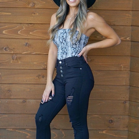COPY - Black high rise distressed jeans - Picture 3 of 4